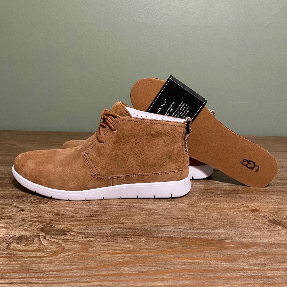UGG Suede Chukka W/ Two Sets of Insoles
